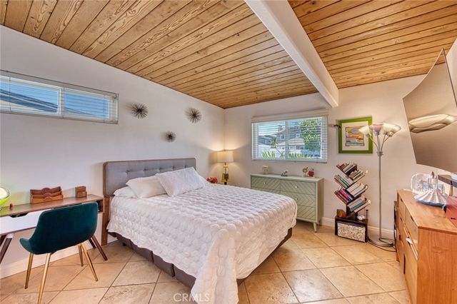 327 Santa Isabel, Newport Beach, CA 92660