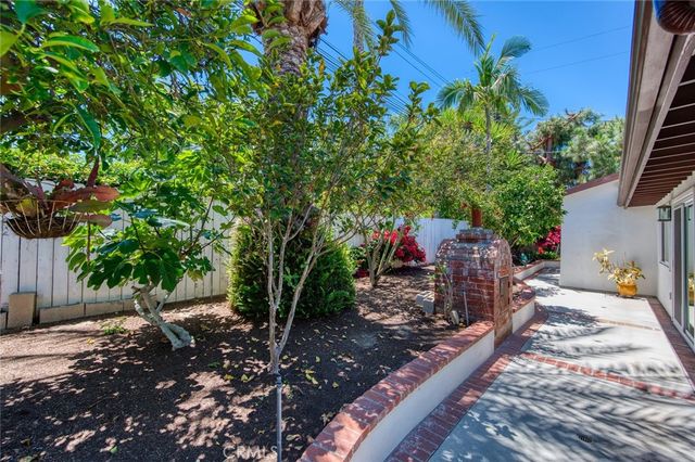 327 Santa Isabel, Newport Beach, CA 92660