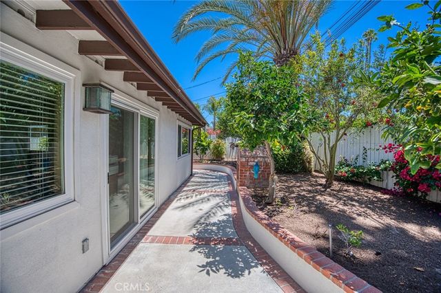 327 Santa Isabel, Newport Beach, CA 92660