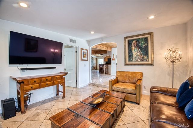 327 Santa Isabel, Newport Beach, CA 92660