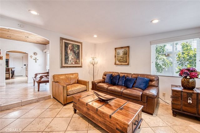 327 Santa Isabel, Newport Beach, CA 92660