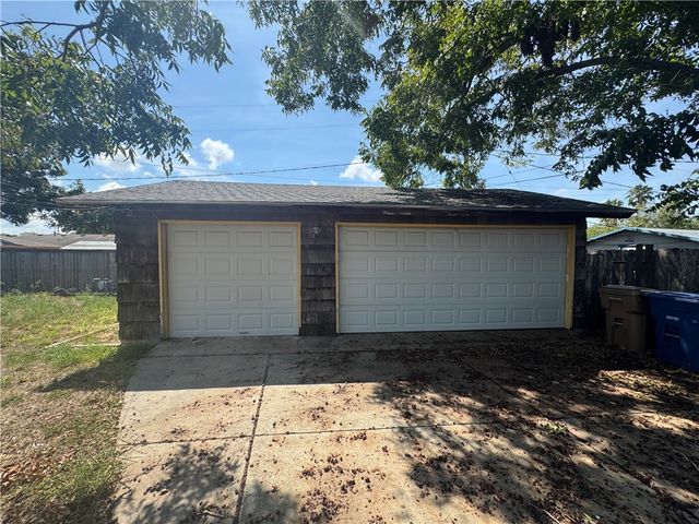 3237 Orlando Dr, Corpus Christi, TX 78411