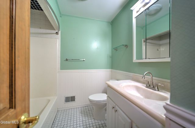 1 Laurel Lane, Niskayuna, NY 12304