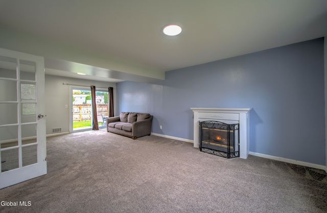 1 Laurel Lane, Niskayuna, NY 12304