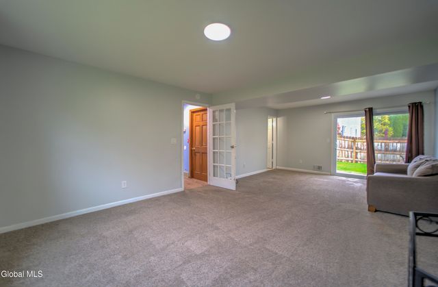 1 Laurel Lane, Niskayuna, NY 12304