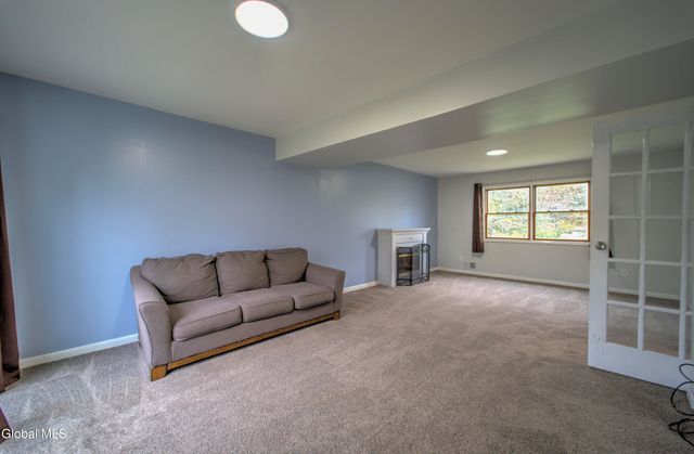 1 Laurel Lane, Niskayuna, NY 12304