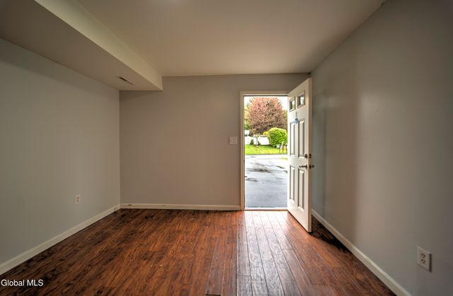 1 Laurel Lane, Niskayuna, NY 12304