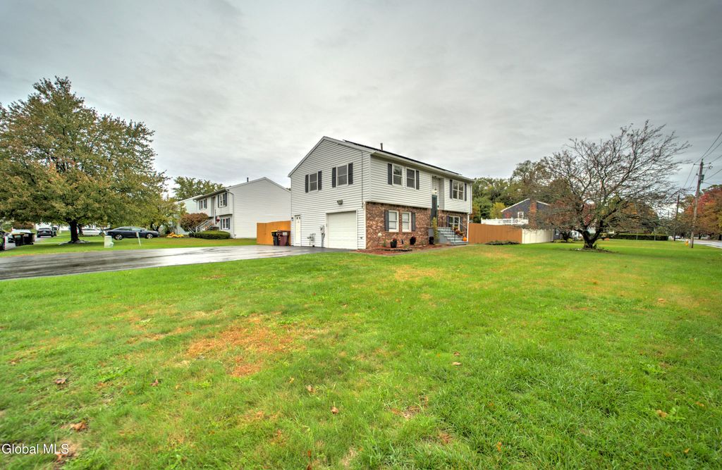 1 Laurel Lane, Niskayuna, NY 12304