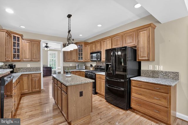 8610 LAROQUE RUN DR, Fredericksburg, VA 22407