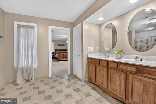 8610 LAROQUE RUN DR, Fredericksburg, VA 22407