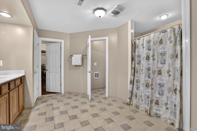 8610 LAROQUE RUN DR, Fredericksburg, VA 22407