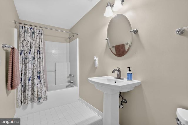 8610 LAROQUE RUN DR, Fredericksburg, VA 22407