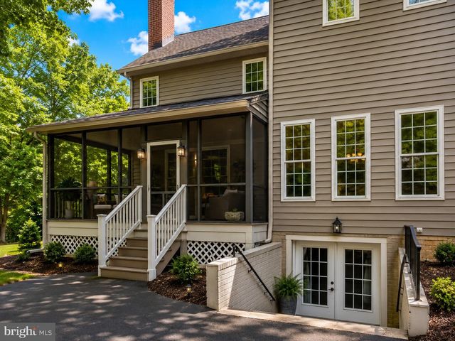 8610 LAROQUE RUN DR, Fredericksburg, VA 22407