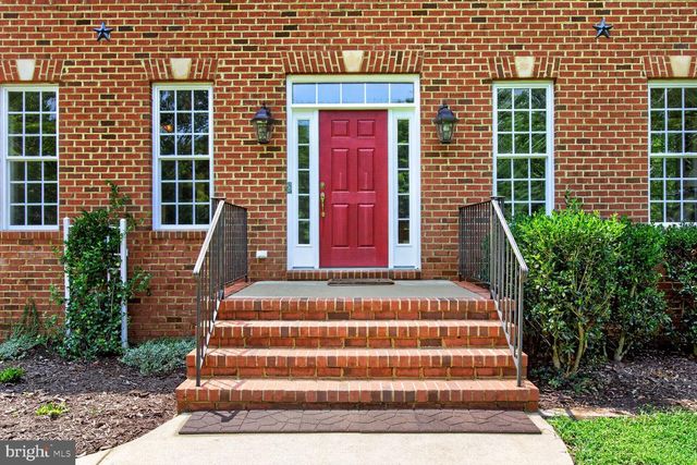 8610 LAROQUE RUN DR, Fredericksburg, VA 22407