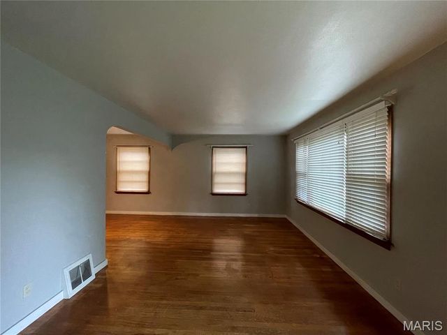 10745 Saint Xavier Lane, St Louis, MO 63074