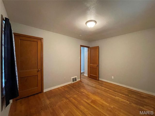 10745 Saint Xavier Lane, St Louis, MO 63074