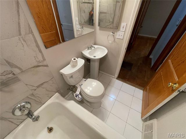 10745 Saint Xavier Lane, St Louis, MO 63074
