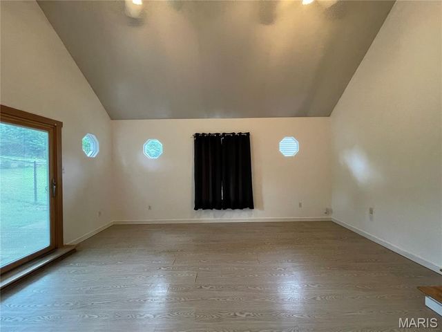 10745 Saint Xavier Lane, St Louis, MO 63074