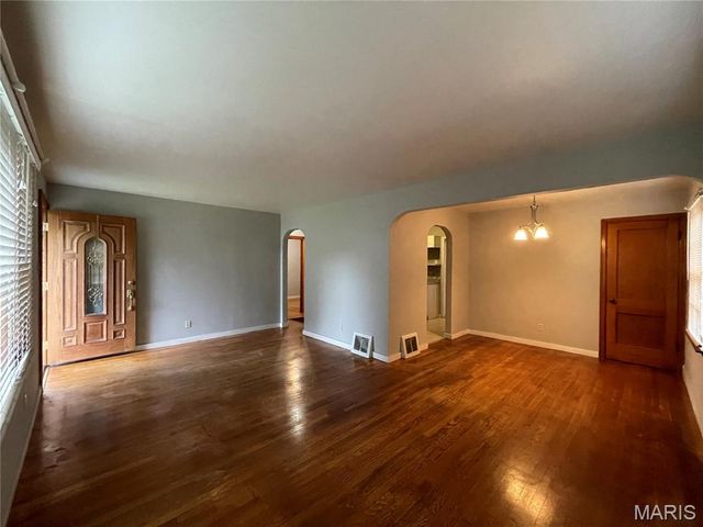 10745 Saint Xavier Lane, St Louis, MO 63074