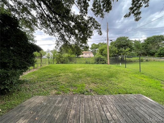 10745 Saint Xavier Lane, St Louis, MO 63074