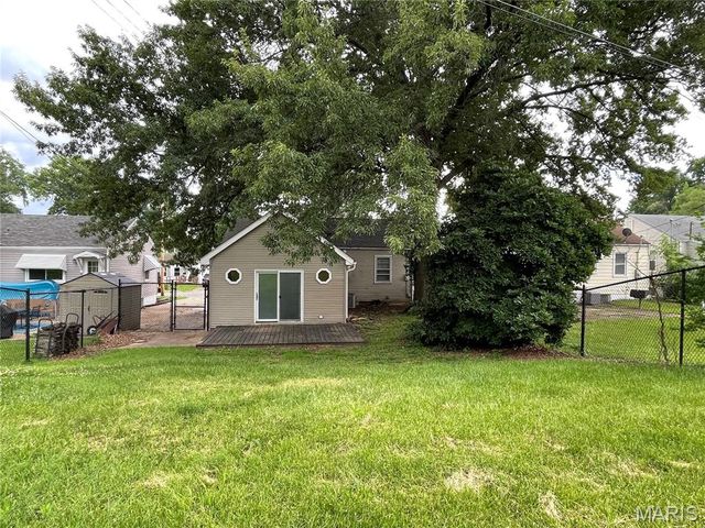 10745 Saint Xavier Lane, St Louis, MO 63074
