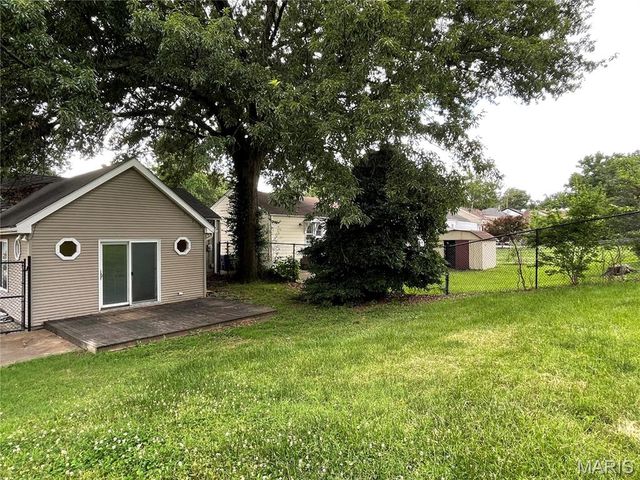 10745 Saint Xavier Lane, St Louis, MO 63074