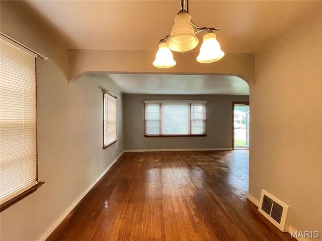 10745 Saint Xavier Lane, St Louis, MO 63074