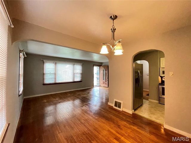 10745 Saint Xavier Lane, St Louis, MO 63074