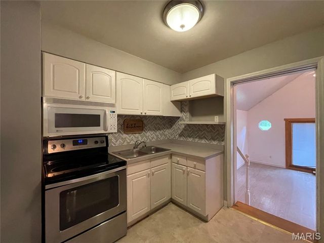 10745 Saint Xavier Lane, St Louis, MO 63074