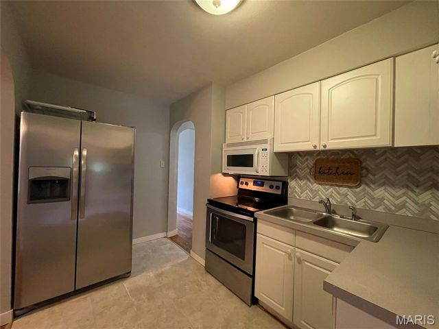 10745 Saint Xavier Lane, St Louis, MO 63074