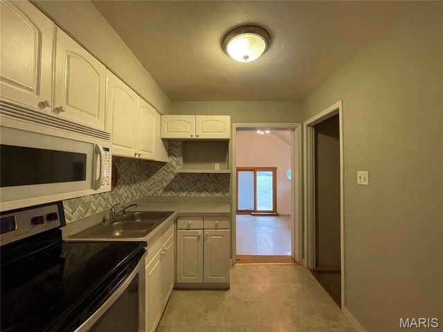 10745 Saint Xavier Lane, St Louis, MO 63074