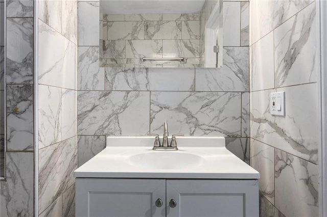 3805 Bellefontaine Avenue, Kansas City, MO 64128