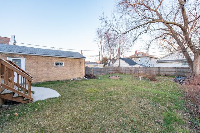 49 S Lewis Avenue, Waukegan, IL 60085