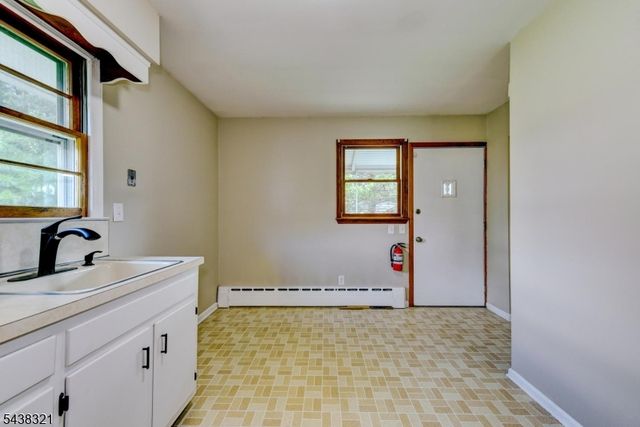 215 S 18Th Ave, Manville Boro, NJ 08835