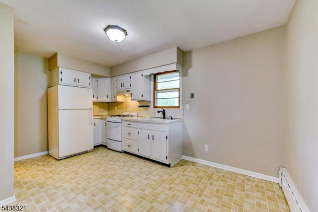 215 S 18Th Ave, Manville Boro, NJ 08835