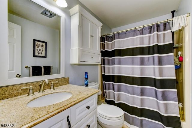 215 S 18Th Ave, Manville Boro, NJ 08835
