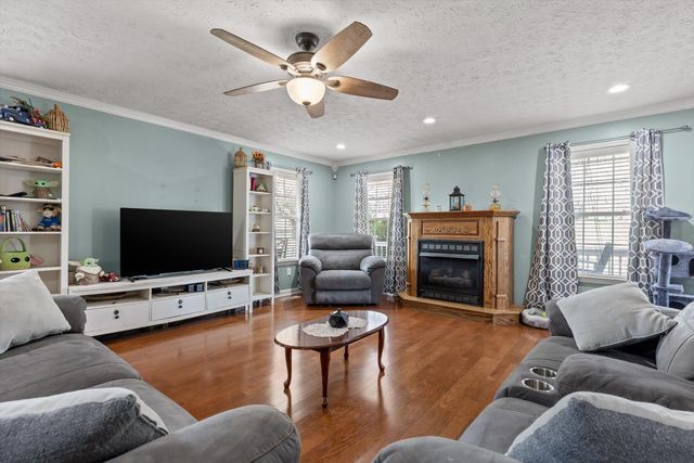 925 S Magnolia Avenue, Whitwell, TN 37397