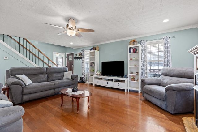 925 S Magnolia Avenue, Whitwell, TN 37397