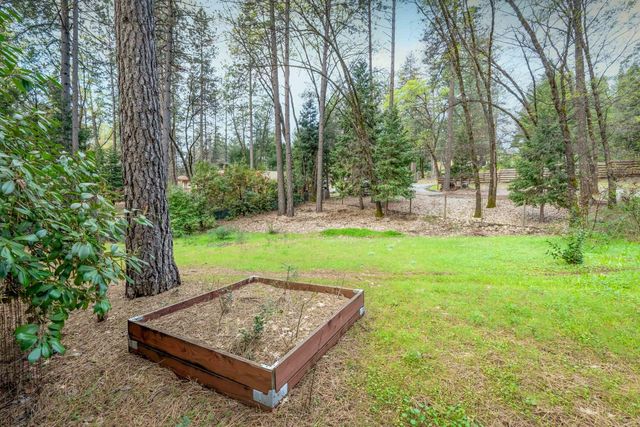 15853 Carrie Dr, Grass Valley, CA 95949