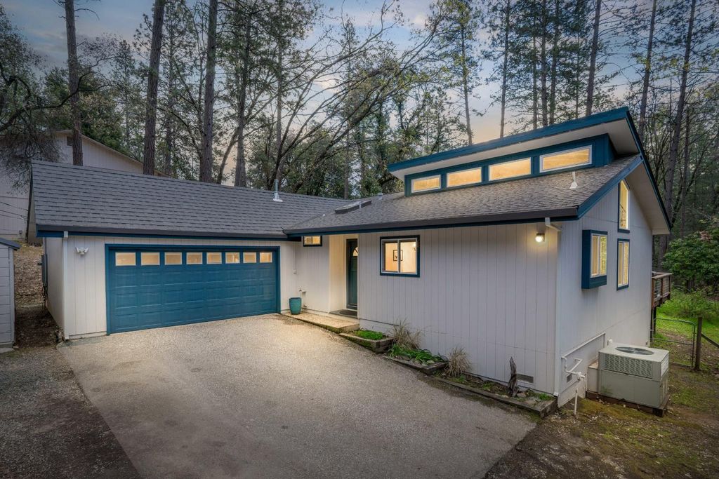15853 Carrie Dr, Grass Valley, CA 95949