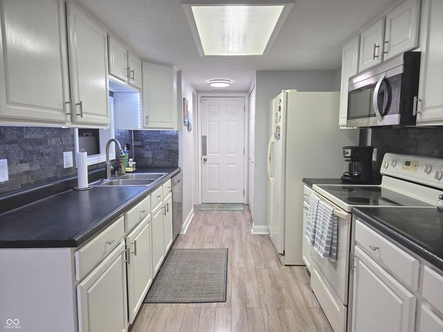 7513 Castleton Farms West Drive, Indianapolis, IN 46256