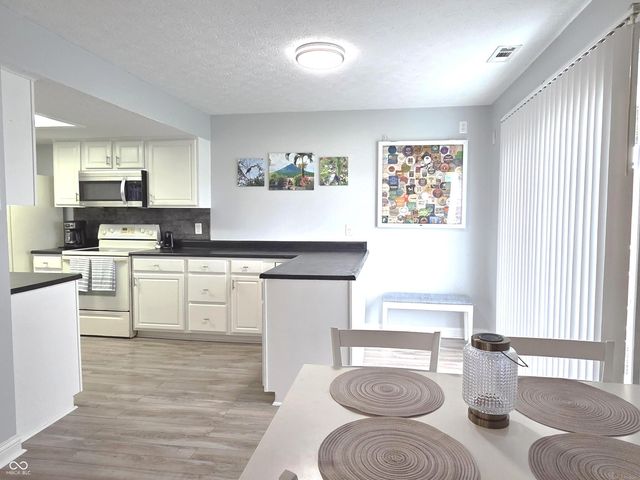 7513 Castleton Farms West Drive, Indianapolis, IN 46256