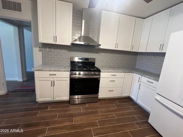 801 W Earll Drive, Phoenix, AZ 85013