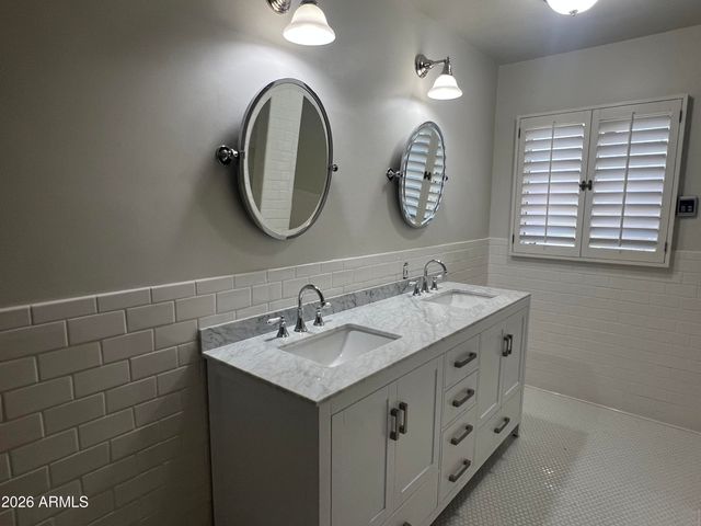 801 W Earll Drive, Phoenix, AZ 85013