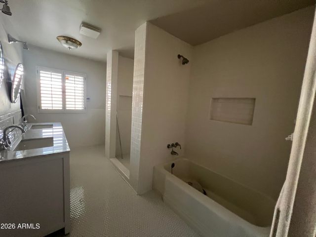 801 W Earll Drive, Phoenix, AZ 85013