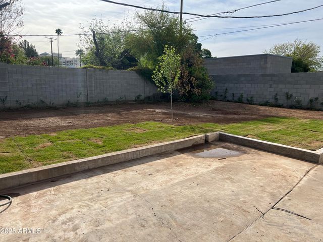 801 W Earll Drive, Phoenix, AZ 85013