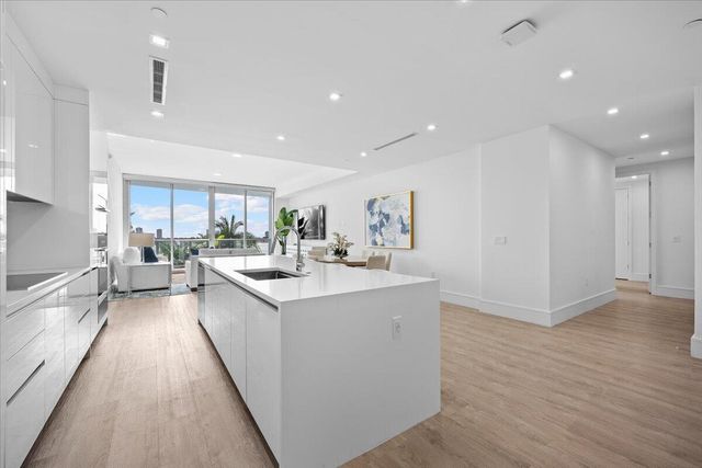 220 LAKE SHORE Drive 710, West Palm Beach, FL 33403