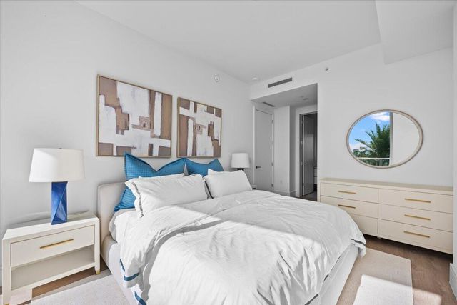 220 LAKE SHORE Drive 710, West Palm Beach, FL 33403