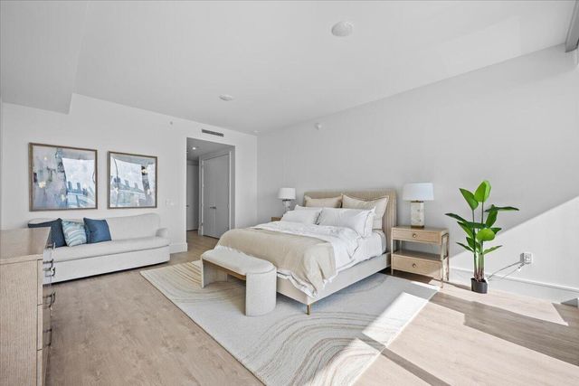 220 LAKE SHORE Drive 710, West Palm Beach, FL 33403