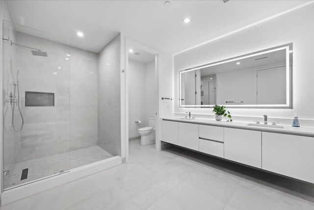 220 LAKE SHORE Drive 710, West Palm Beach, FL 33403